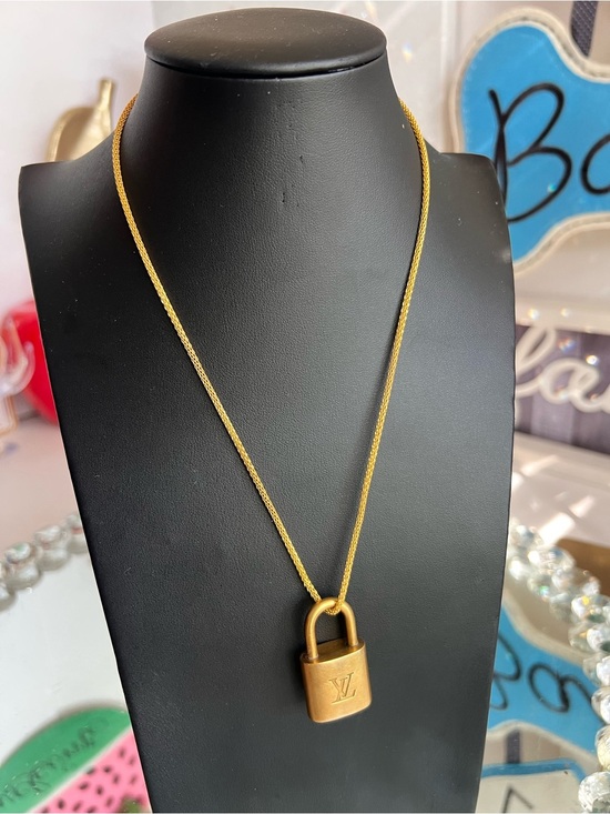 Louis Vuitton Jewelry - Louis Vuitton Gold Padlock Pendant unbranded Necklace - Gold Chain #326